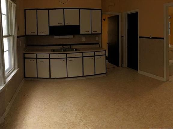 3rd image of 36 Cambridge Ave