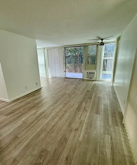 1617 N Poinsettia Place — Photo 12