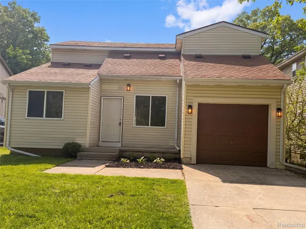 21425 Averhill St, Farmington Hills, MI 48336