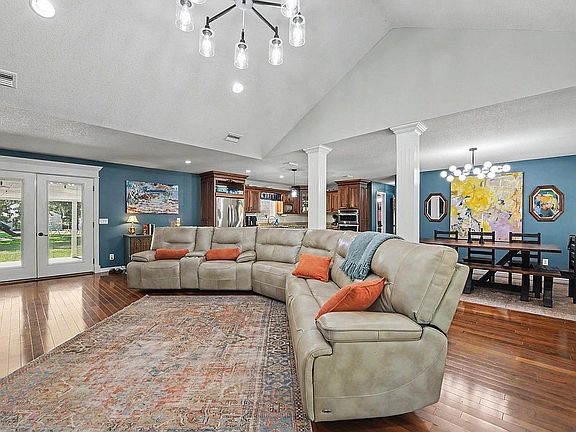 5th image of 228 Turner Ln