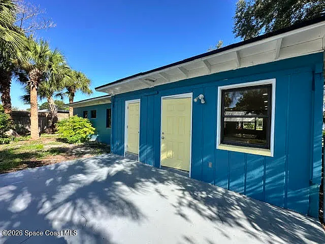 3 bed, 2.0 bath, 1354 sqft, $2,000 — Photo 2
