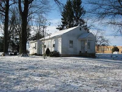 1st image of 145 Lakeview Dr