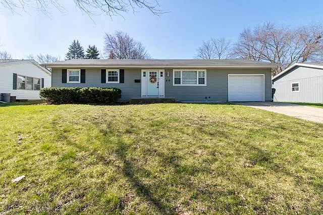 313 Rowe Dr photo 1