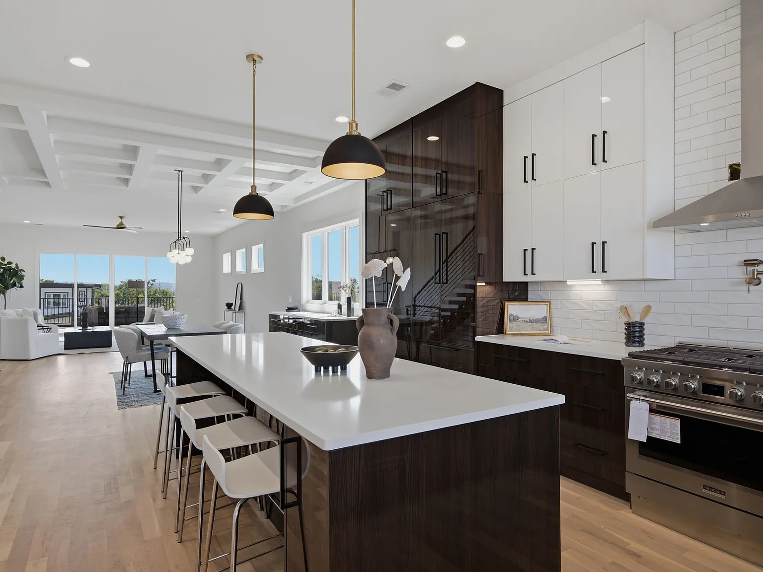 4 bed, 4.5 bath, 3413 sqft, $5,900 — Photo 2