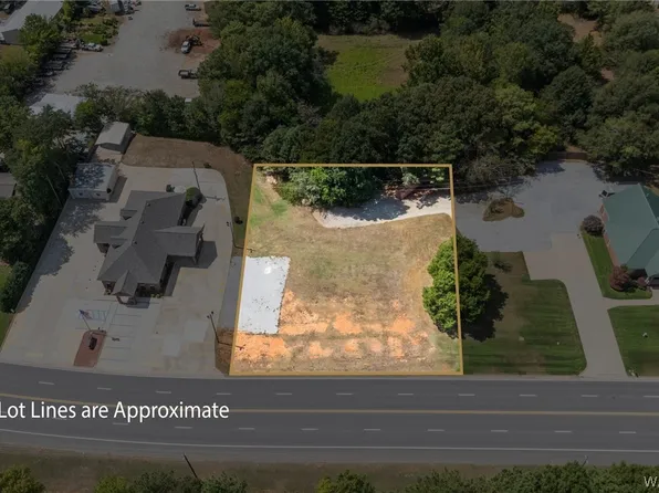 5412 Watermelon Rd, Northport, AL 35473