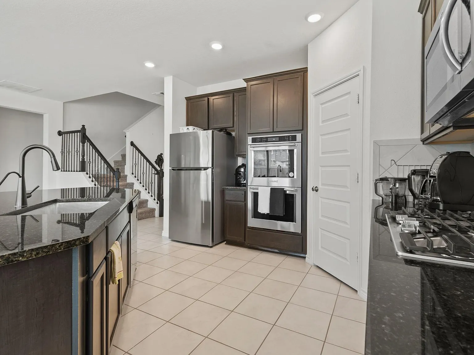 5 bed, 2628 sqft, $2,695 — Photo 1