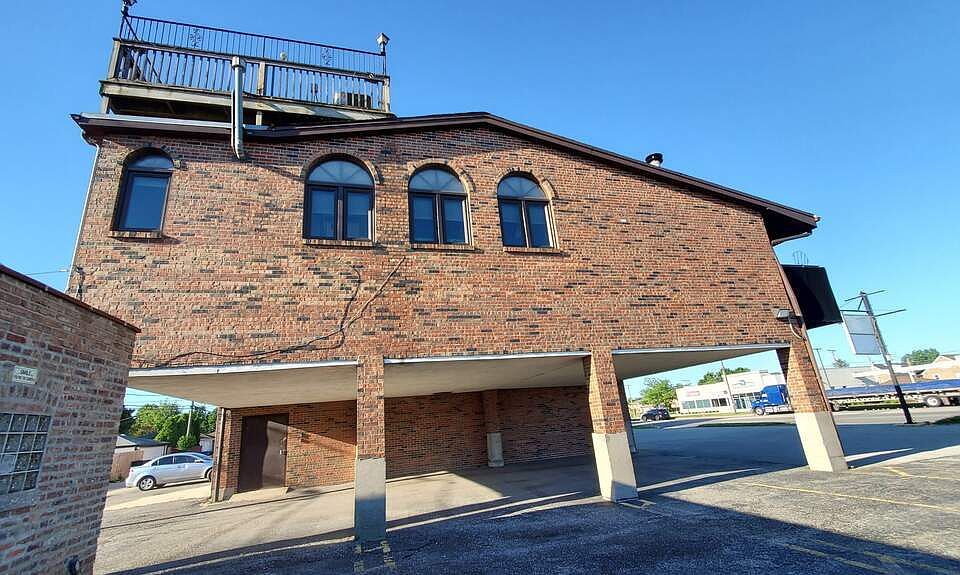 Building Photo 3