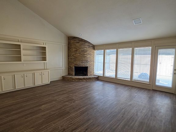 3rd image of 512 Towne House Ln