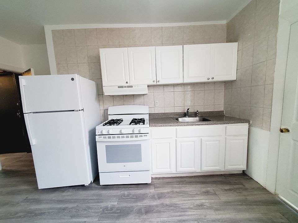 1st image of 72 Rose Ave #2E
