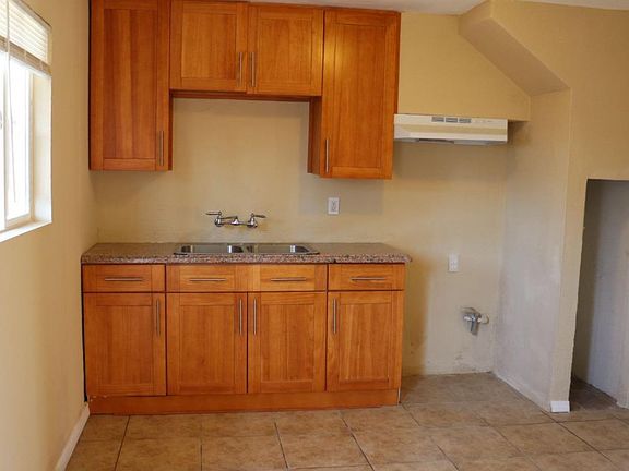 5th image of 1403 Yosemite Dr #B