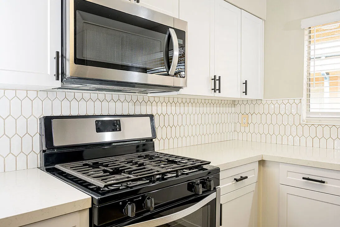 2 bed, 1.5 bath, 1000 sqft, $2,654 — Photo 2