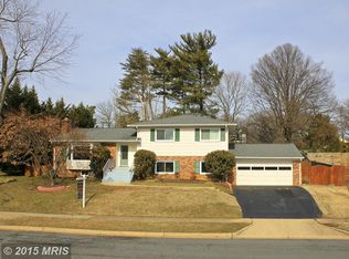 900 Fairway Dr NE, Vienna, VA 22180