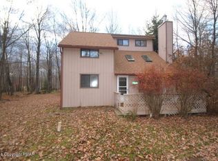 2180 Tuscarora Dr, Pocono Lake, PA