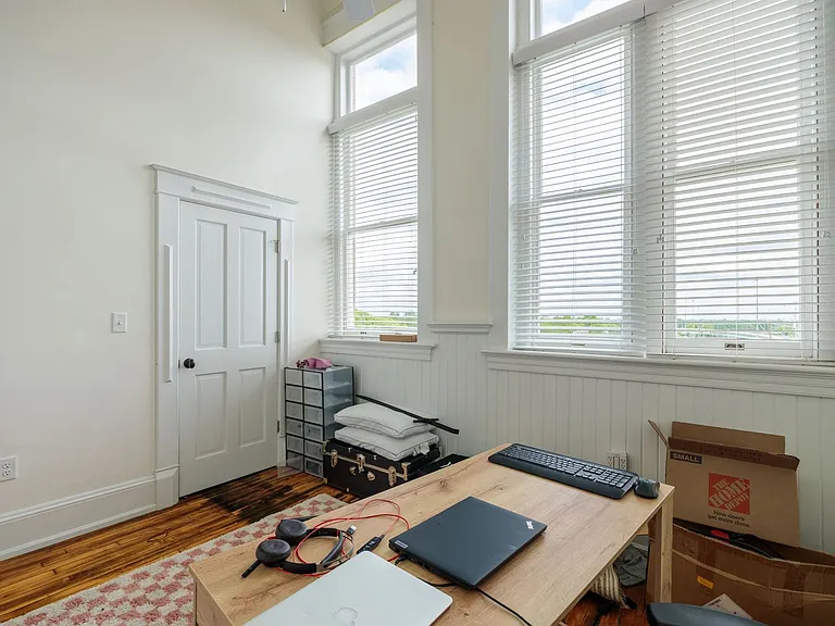 900 St James St — Photo 14