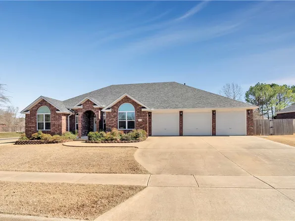 1100 S River Meadows Dr, Fayetteville, AR 72701