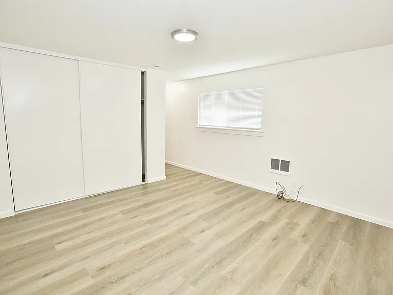 20310 Concord Ave — Photo 10