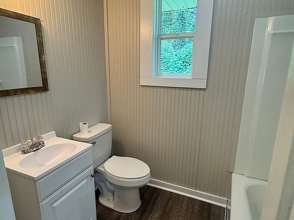 3rd image of 307 Crawford Ln