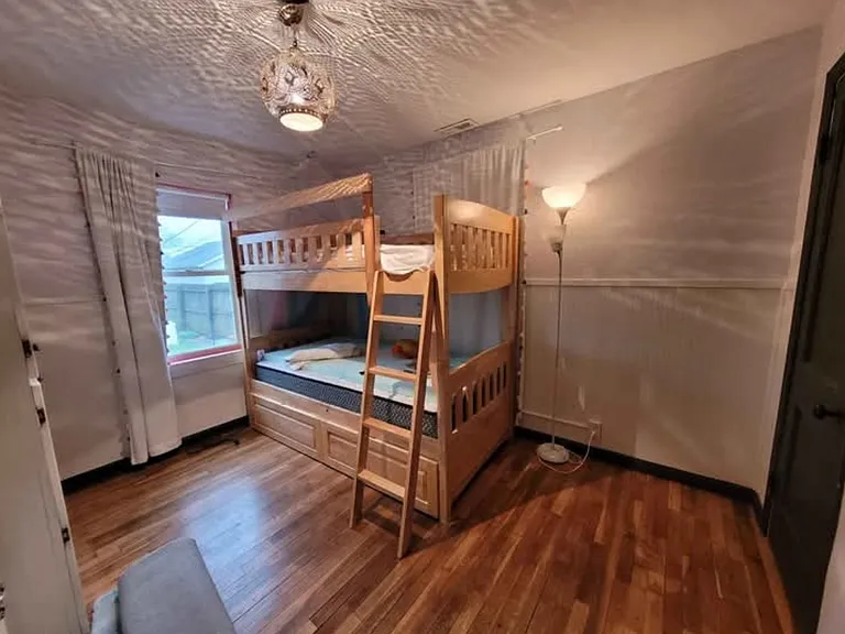 2119 Vinton St — Photo 1