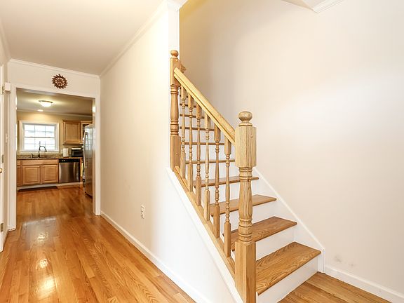 3rd image of 71-1 Snowden Ave