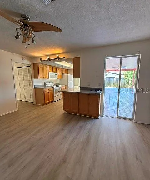 1884 Yale Dr — Photo 8