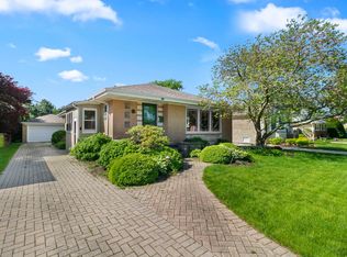 8009 Country Club Ln, North Riverside, IL 60546