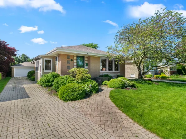 8009 Country Club Ln, North Riverside, IL 60546