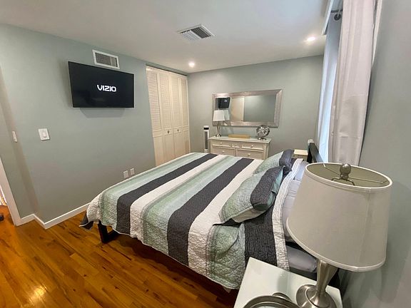 5th image of 132 E Colonial Ct #74