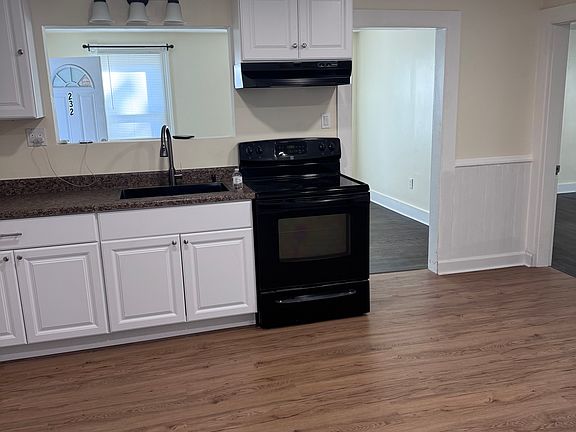 4th image of 232 Hawkins St Floor 1