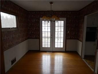5th image of 209 E 113th St