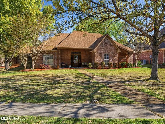 2nd image of 135 French Br