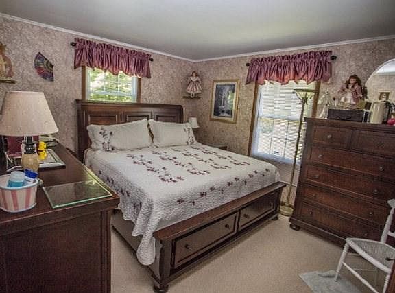 5th image of 693 Little Laurel Rd