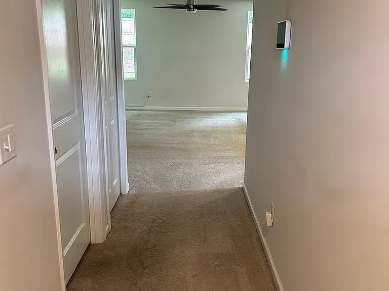111 Portchester Ln — Photo 2