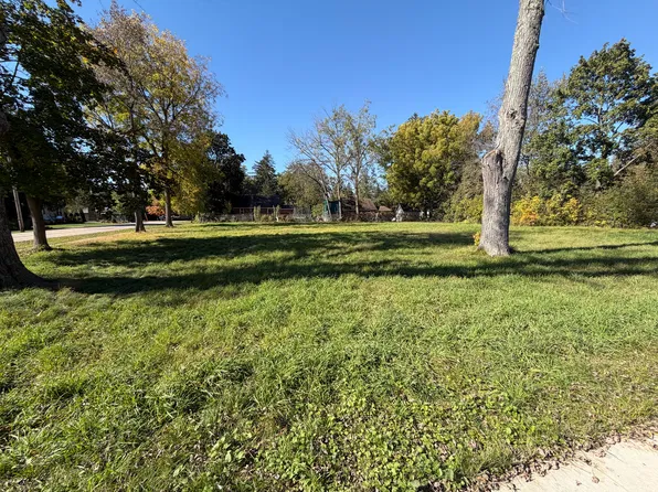 110 Gladys Ave, Fox River Grove, IL 60021