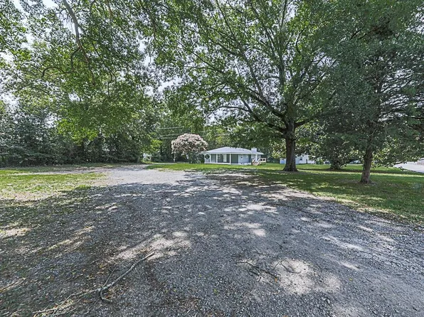 55 W Rocky St NE, White, GA 30184