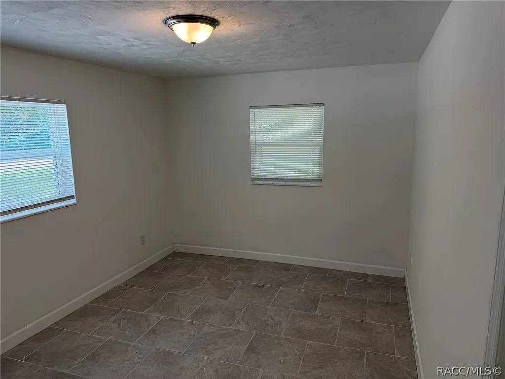 3 bed, 2.0 bath, 1187 sqft, $1,599 — Photo 4