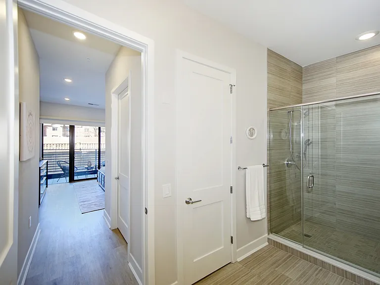 Shower with bench seat