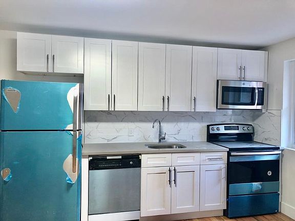 3rd image of 590 Bergen Ave APT B9