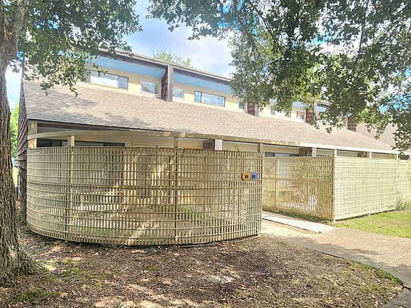 2nd image of 828 Oakleigh Ave APT 5