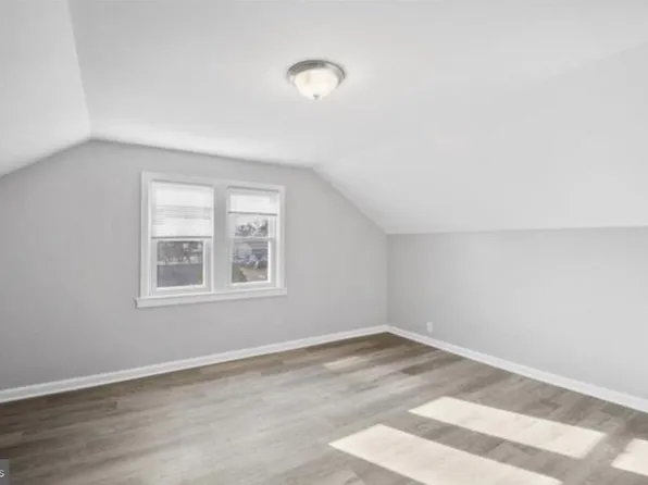 124 Stiles Ave, Maple Shade, NJ 08052