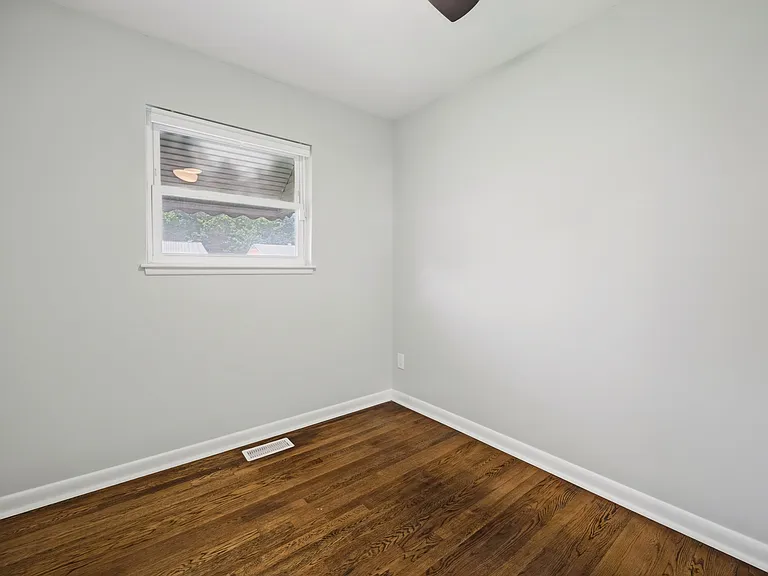 220 Manchester Dr — Photo 17