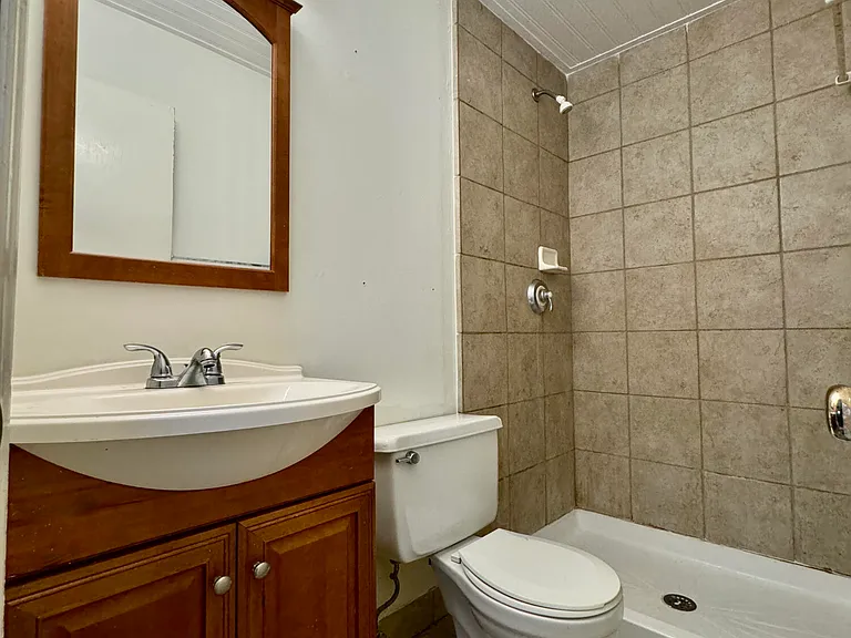 219 Stratford Rd — Photo 16