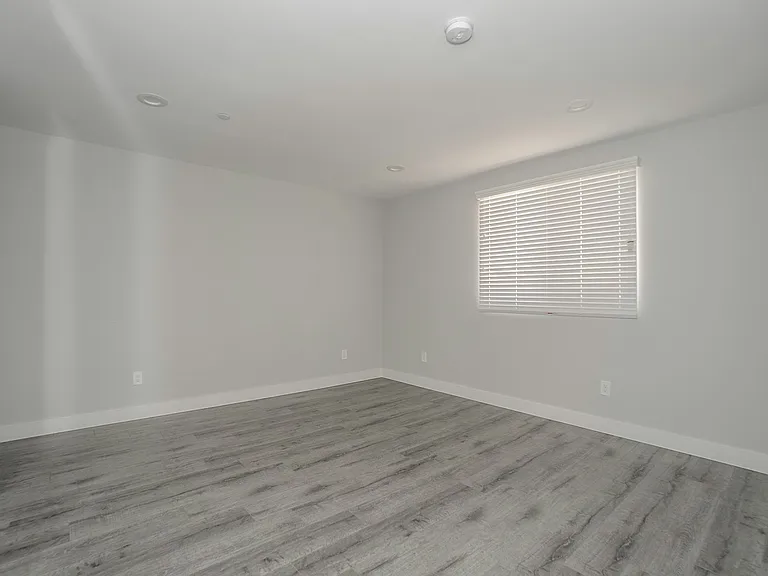 3915 Brighton Ave #1/2 — Photo 13