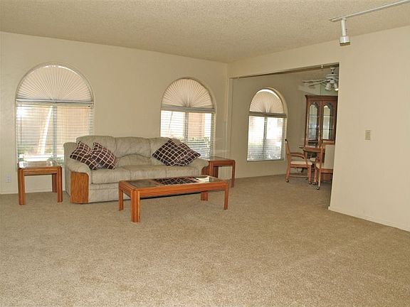 2nd image of 3181 Pinehurst Dr APT B