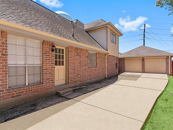 4th image of 15606 Fox Springs Drive