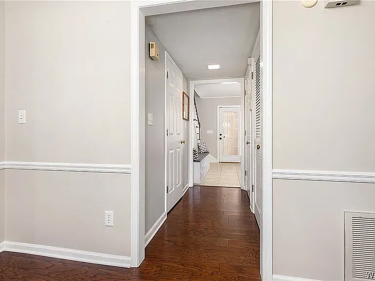 4 bed, 2.5 bath, 2568 sqft, $3,200 — Photo 3