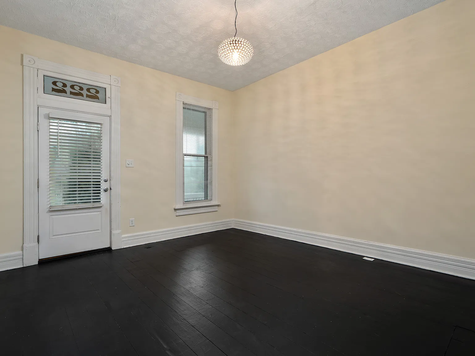 222 W 2nd Ave — Photo 3