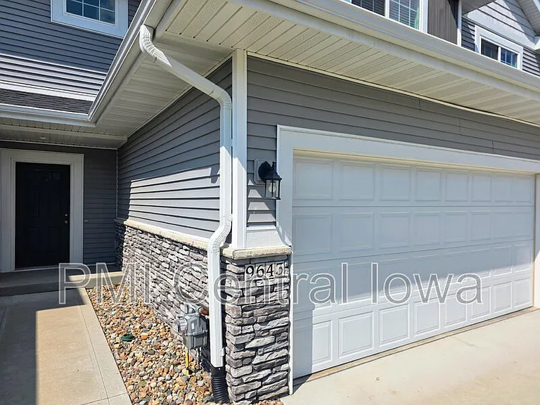 9643 Turnpoint Dr — Photo 2
