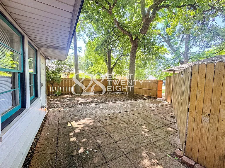 930 Miller Ave — Photo 4