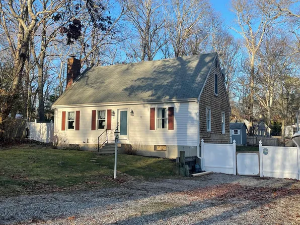 40 Briar Patch Lane, Mashpee, MA 02649
