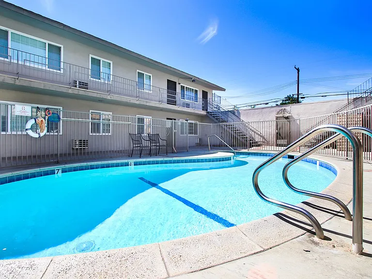 1336 W. Stoneridge Ct. — Photo 4